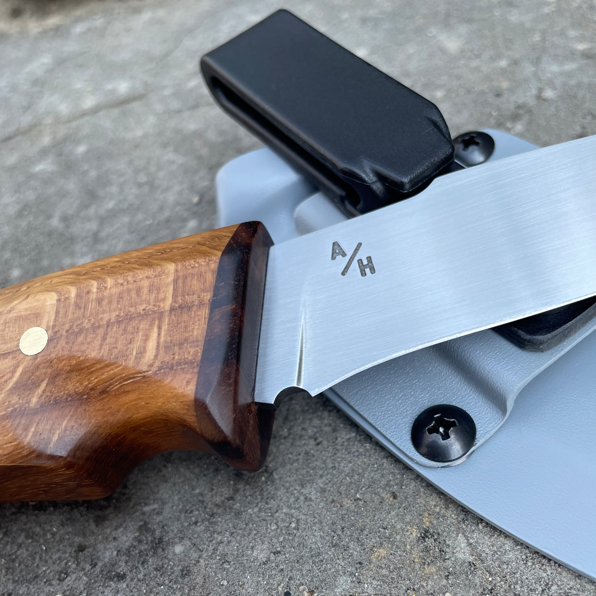Caiman hunter knife