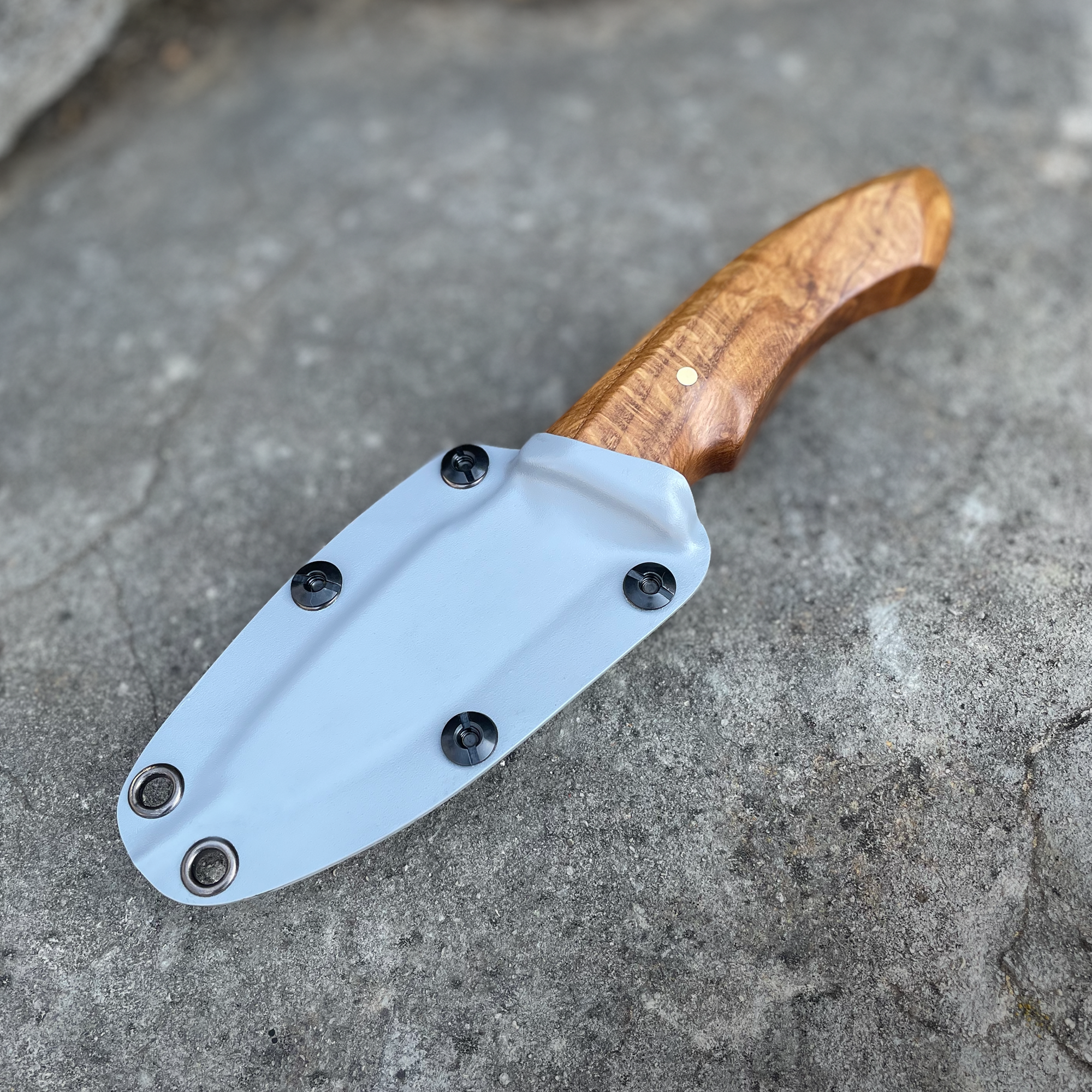 Caiman hunter knife