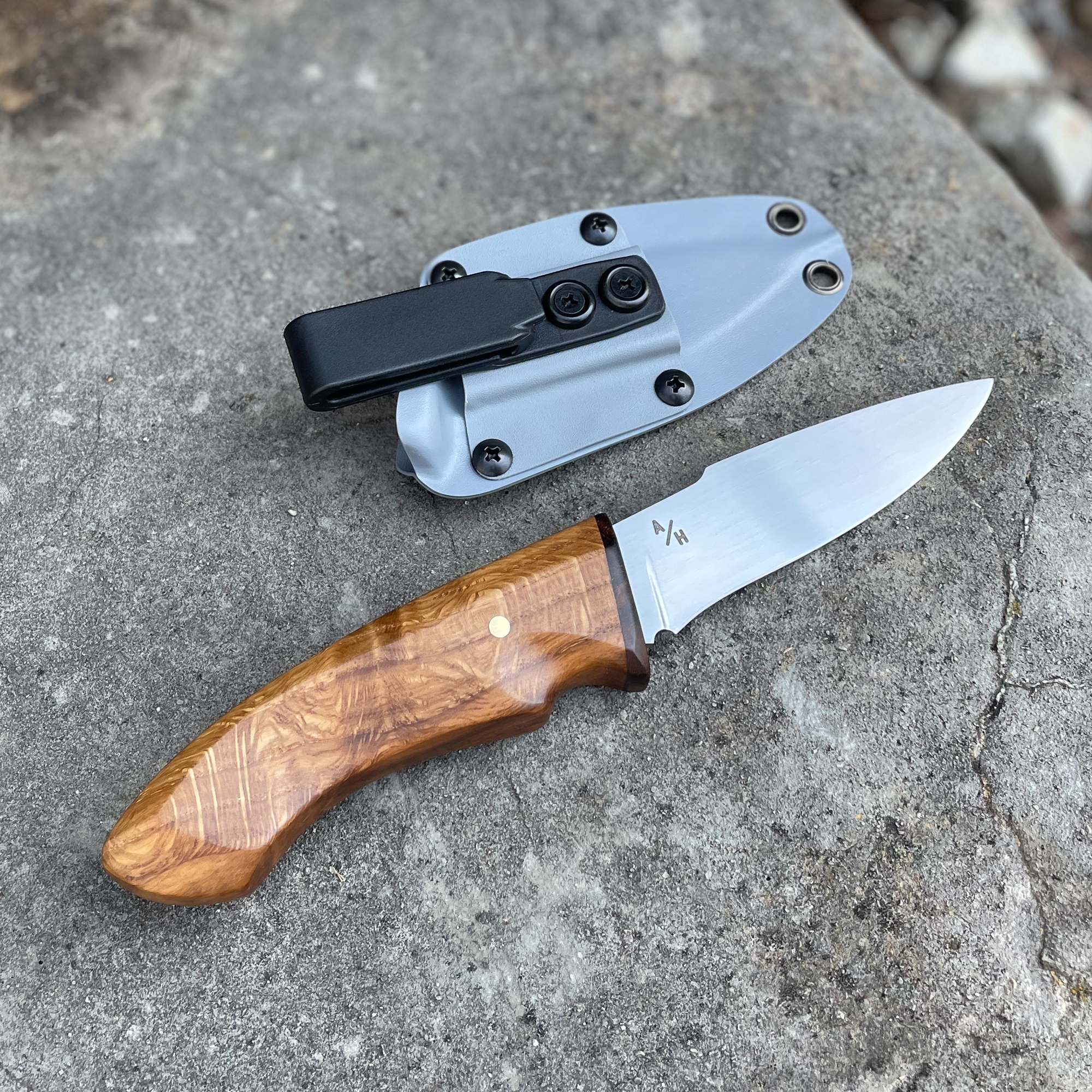 Caiman hunter knife